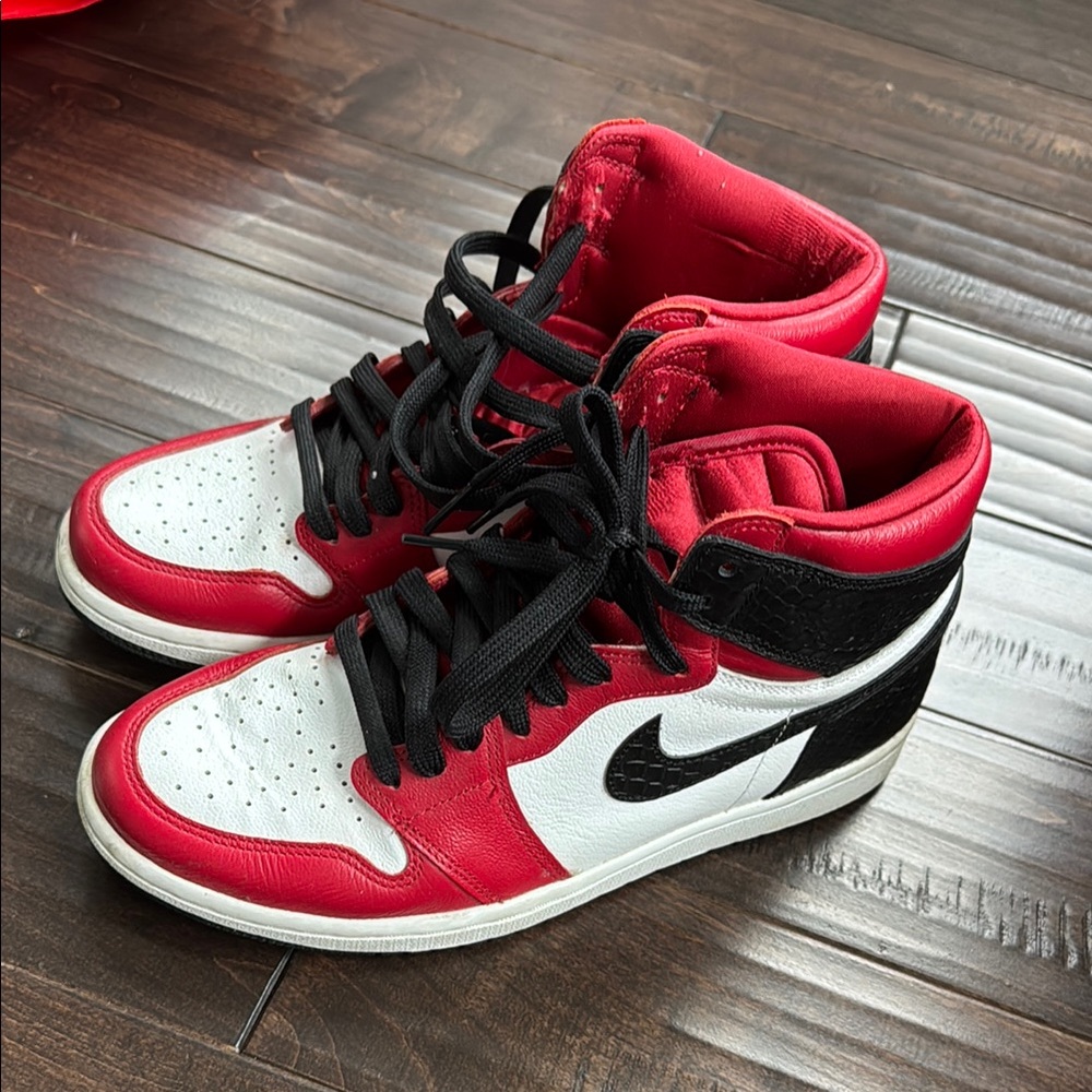 Jordan 1 retro high “Satin Snake Chicago”